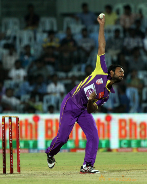 Chennai Rhinos Vs Bengal Tigers CCL 3 Match Gallery 