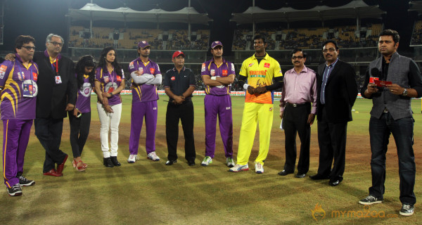 Chennai Rhinos Vs Bengal Tigers CCL 3 Match Gallery 