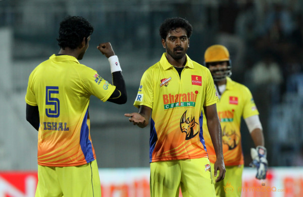 Chennai Rhinos Vs Bengal Tigers CCL 3 Match Gallery 