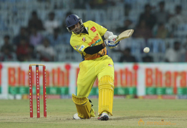 Chennai Rhinos Vs Bengal Tigers CCL 3 Match Gallery 