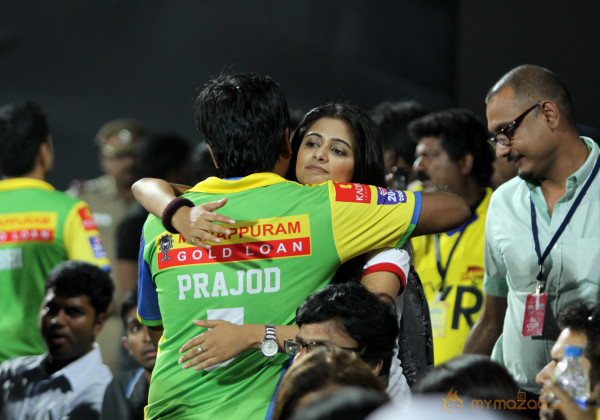 Chennai Rhinos Vs Bengal Tigers CCL 3 Match Gallery 