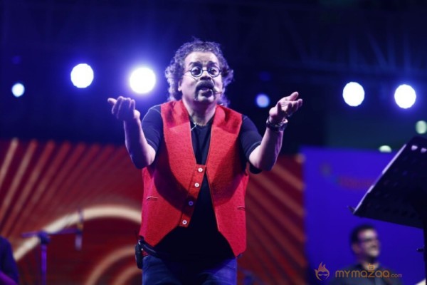 Hariharan Live Concert at Vijayamall Stills