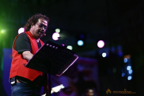 Hariharan Live Concert at Vijayamall Stills