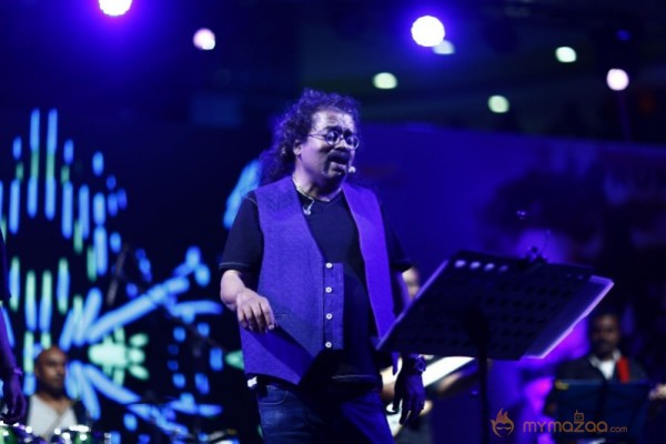 Hariharan Live Concert at Vijayamall Stills
