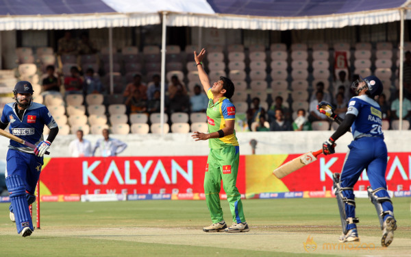  Kerala Strikers vs Karnataka Bulldozers Semi Final Gallery 