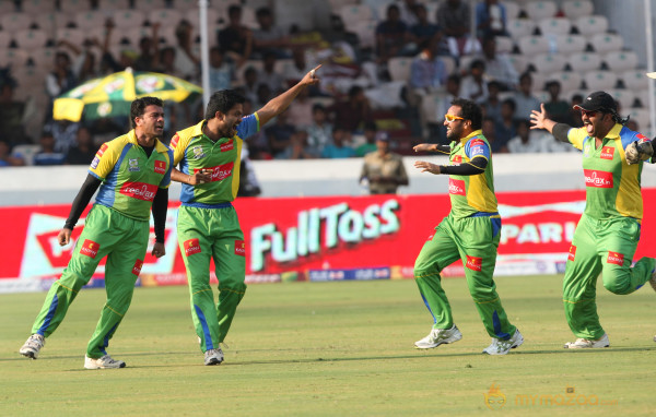  Kerala Strikers vs Karnataka Bulldozers Semi Final Gallery 