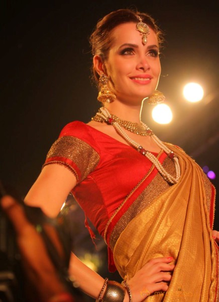 Models Saree Fashion Show Photos