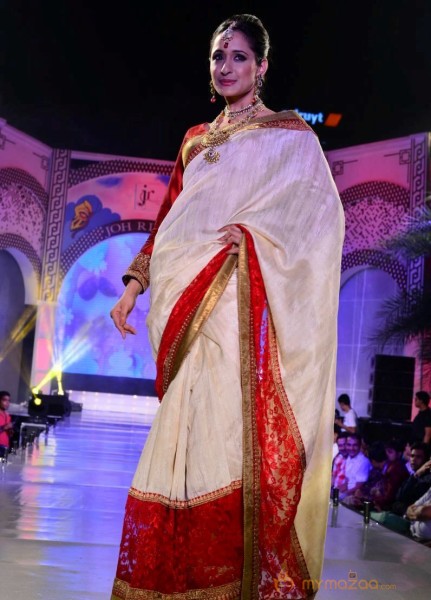 Models Saree Fashion Show Photos