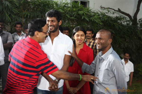 Naan Sigappu Manithan Movie Launch Photos