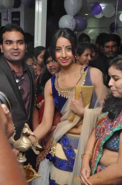 Sanjana Galrani Launches Naturals Family salon