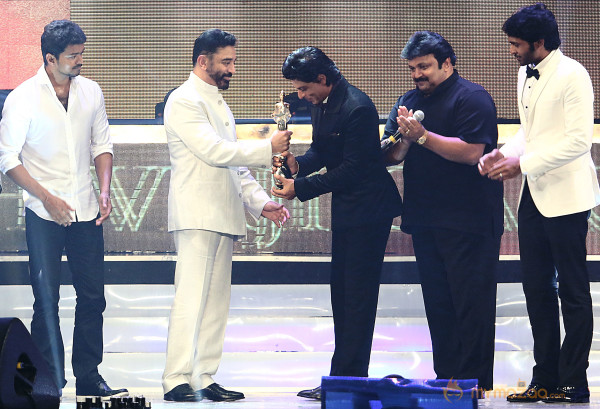 Shahrukh Khan At 7th Annual Vijay Awards  