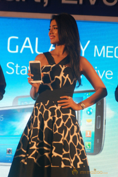 Shriya Launch Samsung Galaxy Smart Phone  