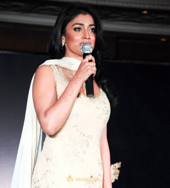 Shriya'At Kirtilals Fashion show