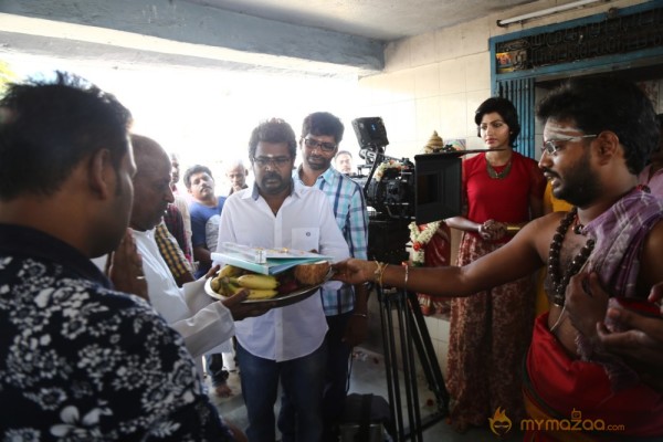 Tamil Movie dhanshika Raani Movie Pooja Stills