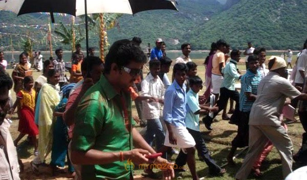 Vijay Velayutham  Location Stills