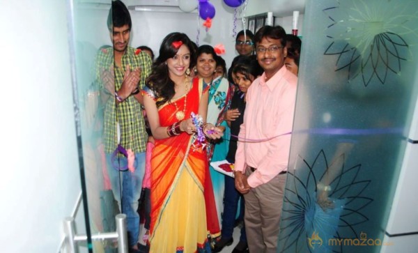 Vithika Sheru At Naturals Salon Launch