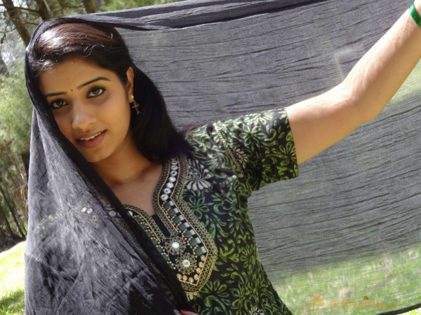 Aayul Regai Neeyadi Movie Stills 