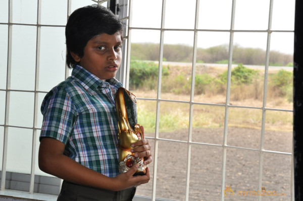 Dhanush 5aam Vaguppu Movie Stills  