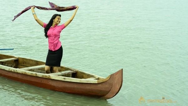 Kadhal Theeyai Kaiyil Edu Movie Stills 