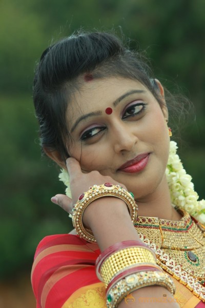 Kalyani Nair in Puthusa Naan Poranthen Movie Stills