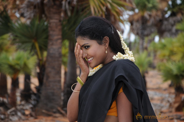 Karisalpattum Gaathinagarum Movie Stills 