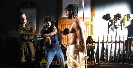 Madrasapattinam Working Stills