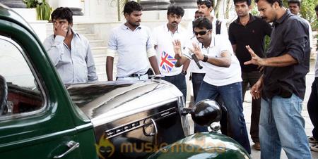 Madrasapattinam Working Stills