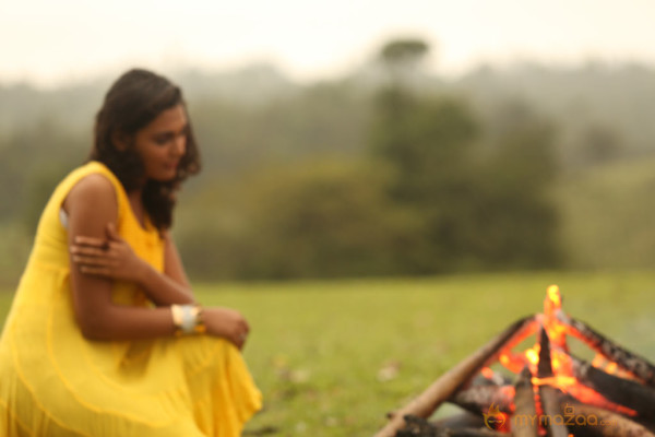 Nee En Uyire Movie Stills  