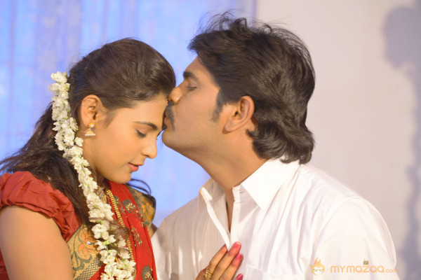 Nee En Uyire Movie Stills  