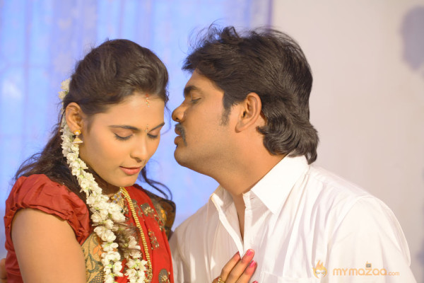 Nee En Uyire Movie Stills  