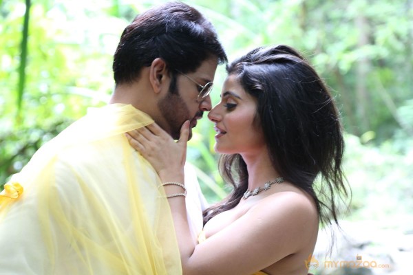 Oru Melliya Kodu movie working Stills