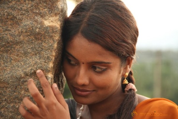 Oru Thozhan Oru Thozhi Tamil Film Stills