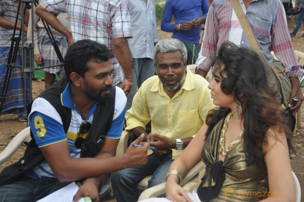 Padam Pesum Movie Onlocation Stills 