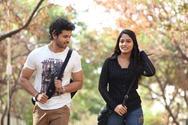 Pani Vizhum Malar Vanam Movie Stills 