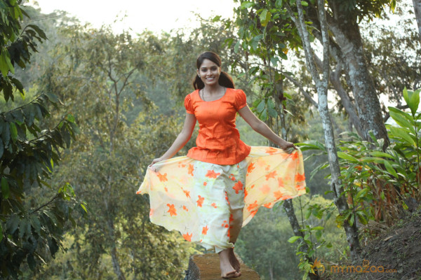 Pani Vizhum Malar Vanam Movie Stills 