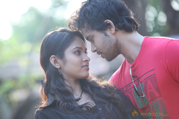 Pani Vizhum Malar Vanam Movie Stills 