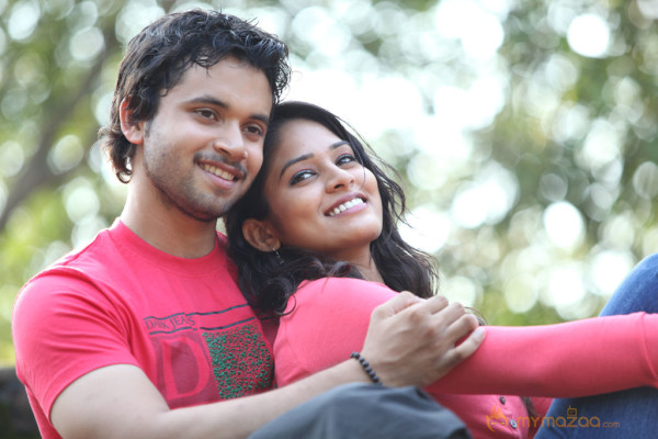 Pani Vizhum Malar Vanam Movie Stills 