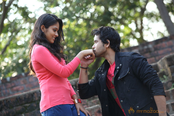 Pani Vizhum Malar Vanam Movie Stills 