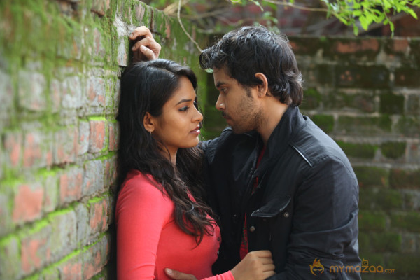 Pani Vizhum Malar Vanam Movie Stills 