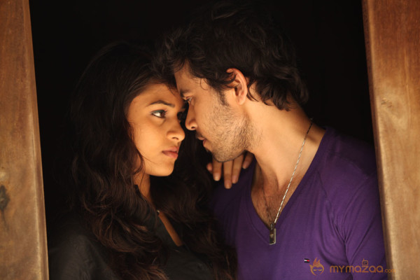 Pani Vizhum Malar Vanam Movie Stills 