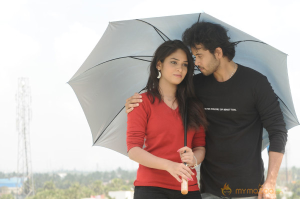 Pani Vizhum Malar Vanam Movie Stills 