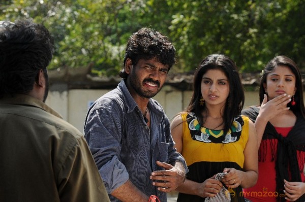 Pongadi Neengalum Unga Kadhalum Movie Stills 