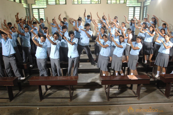 Ponmaalai Pozhudhu Movie Stills 