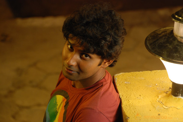 Ponmaalai Pozhudhu Movie Stills 