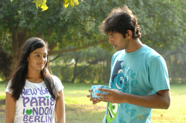 Ponmaalai Pozhudhu Movie Stills 