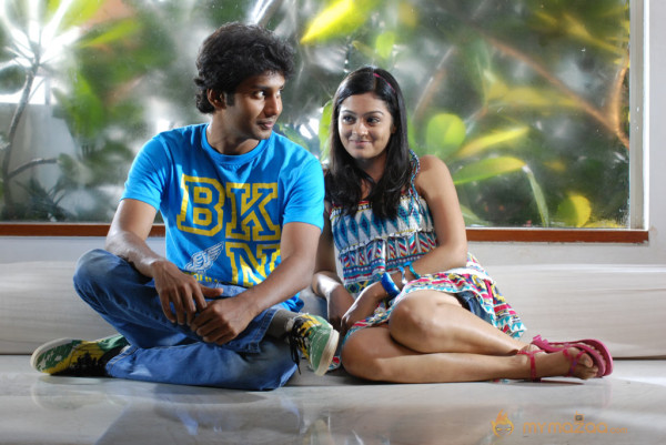 Ponmaalai Pozhudhu Movie Stills 