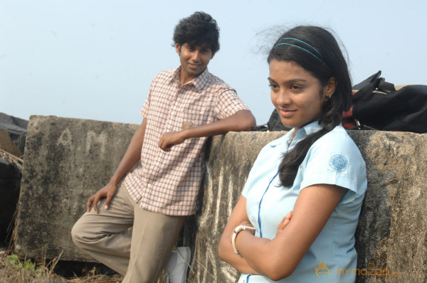 Ponmaalai Pozhudhu Movie Stills 