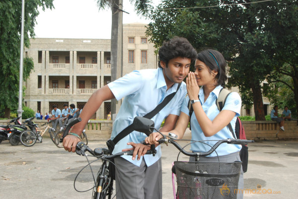 Ponmaalai Pozhudhu Movie Stills 