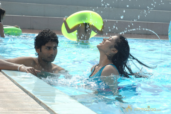 Ponmaalai Pozhudhu Movie Stills 