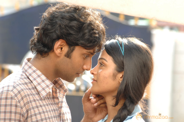 Ponmaalai Pozhudhu Movie Stills 